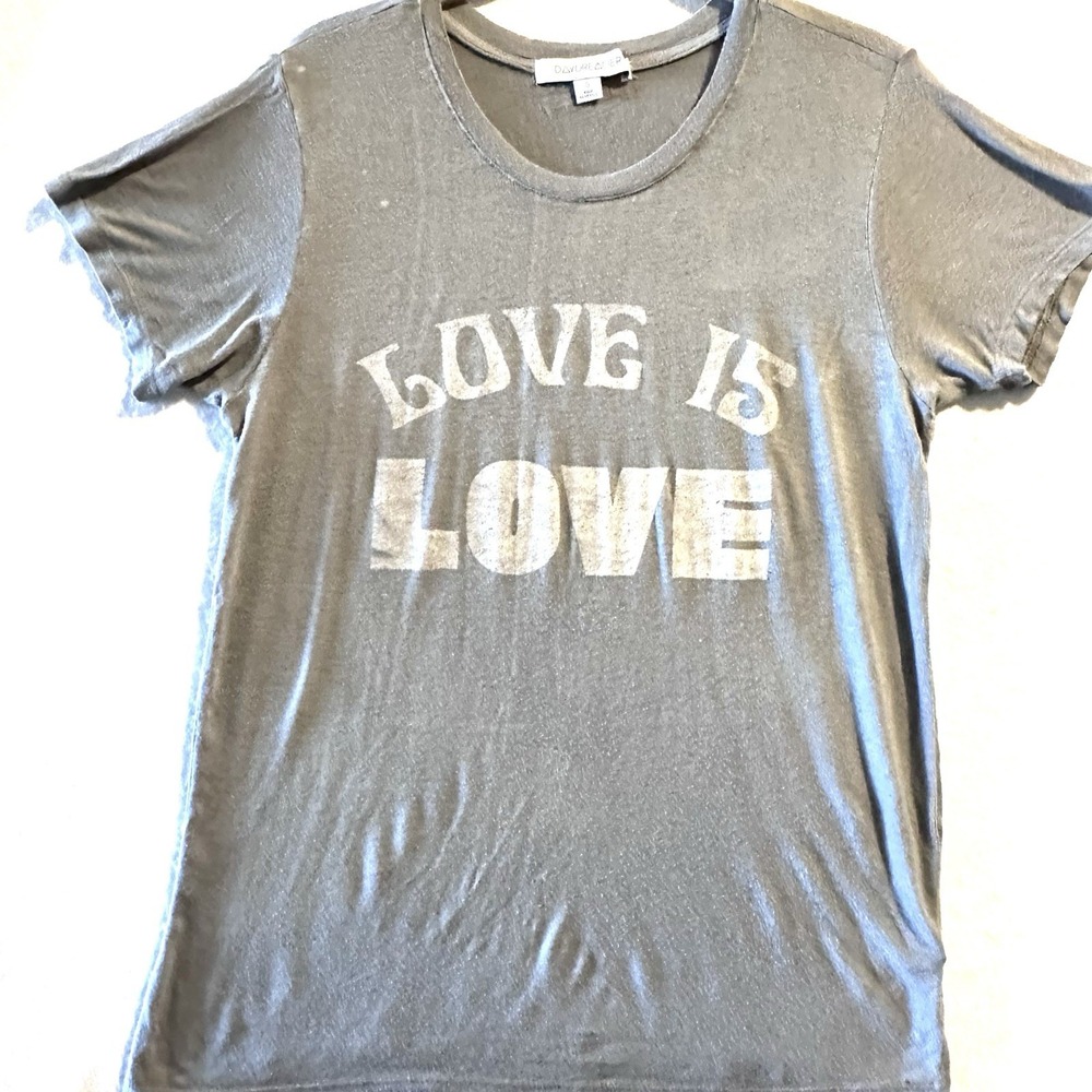 Daydreamer Love Is Love T-shirt Womens S Small gray Worn In Comfy Top‎ Gray